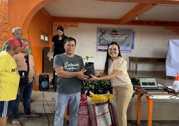 SUBURBAN COMMUNITY GARDENING: TEAMNABANGAY GULAYAN SA BARANGAY BARRA PROJECT
